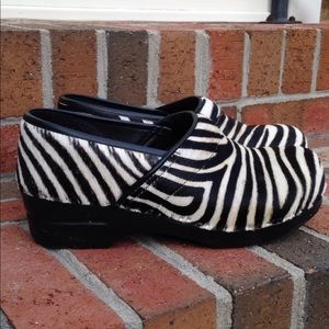 Sanita clog. Zebra style.